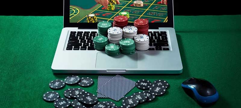 Việc chơi game đánh bài đổi tiền mặt mang lại không chỉ những lợi ích mà còn có những rủi ro cần được lưu ý